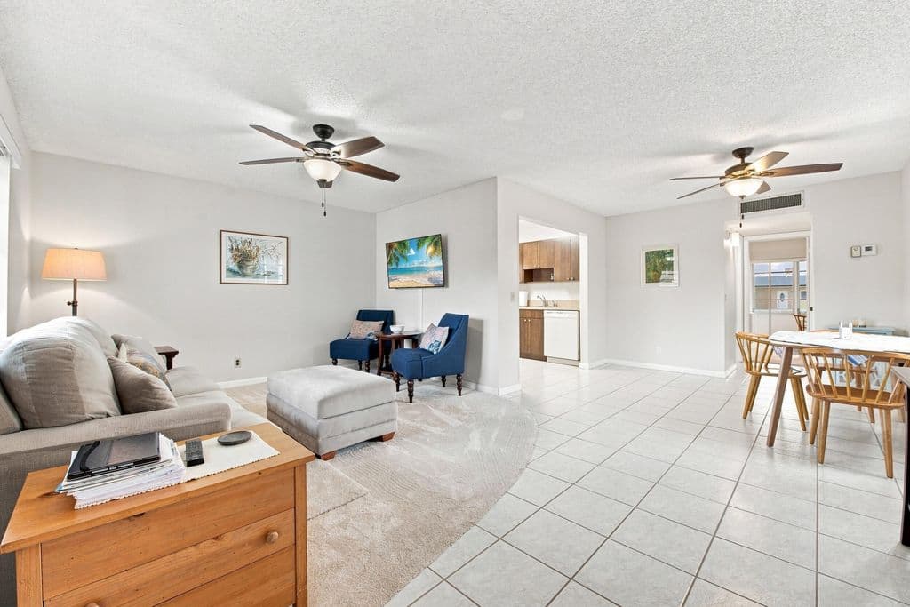 1+1 Condo — 479 Burgundy J