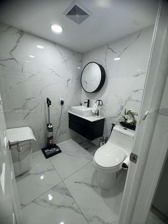 2+1 Condo — 8430 NW 8th St APT B11