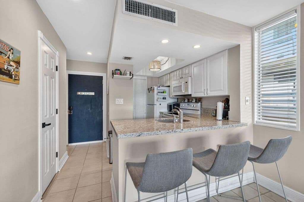 2-bedroom Condo — 1531 SE 15th #6