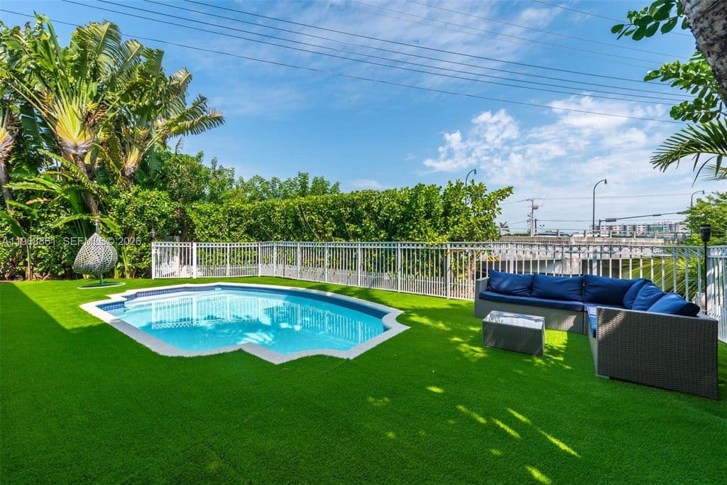 5+1 Müstakil ev — 1173 NE 104th St