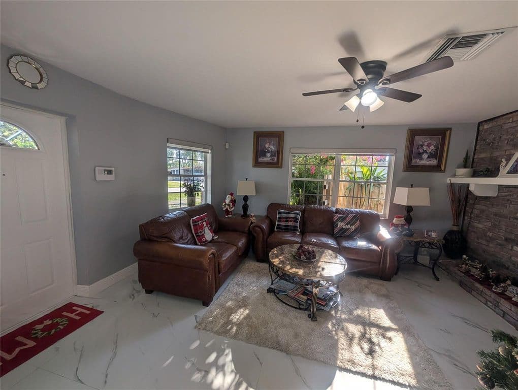 4+1 Müstakil ev — 1313 NW 58th Avenue