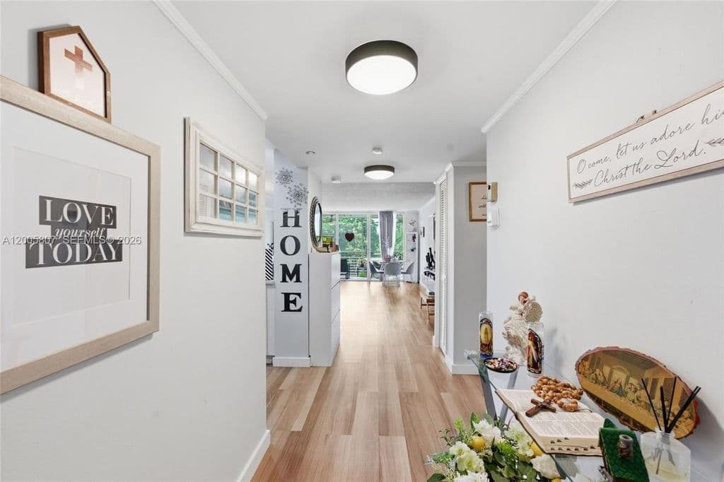 2+1 Condo — 625 Oaks Dr APT 304