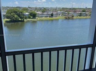 2+1 Condo — 1750 NE 191st St APT 627-4, Miami, 33179