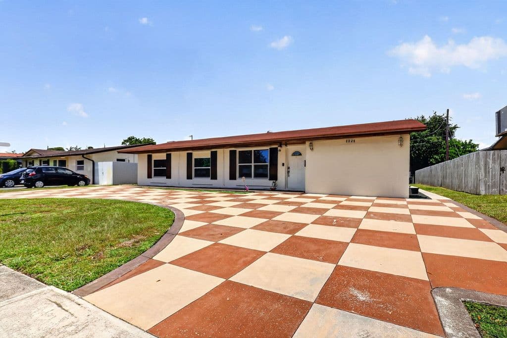 4-bedroom Single-Family Home — 2220 N 47th Avenue