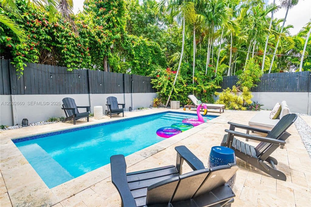 7-bedroom Single-Family Home — 520 SW 22nd Rd