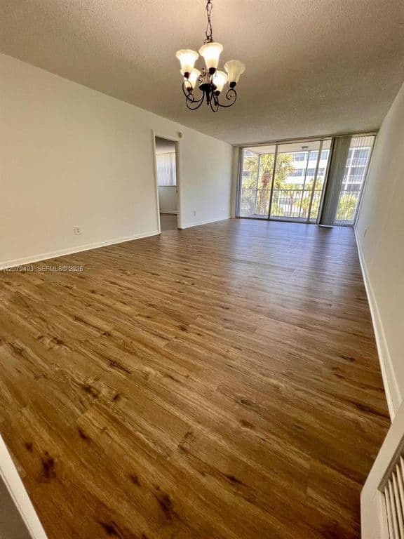 1-bedroom Condo — 700 NW 214th St APT 411