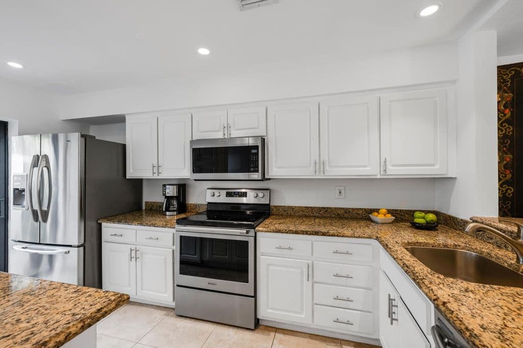 2-bedroom Property — 547 NE 7th Avenue #3a