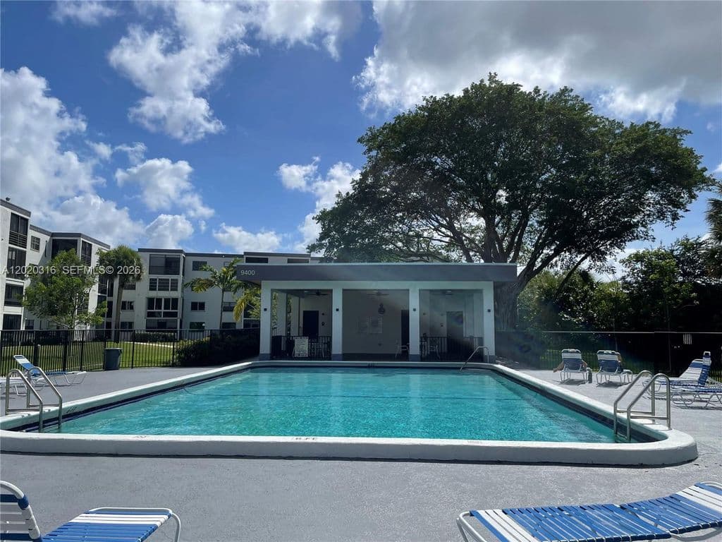 1+1 Condo — 9235 SW 8th St APT 209