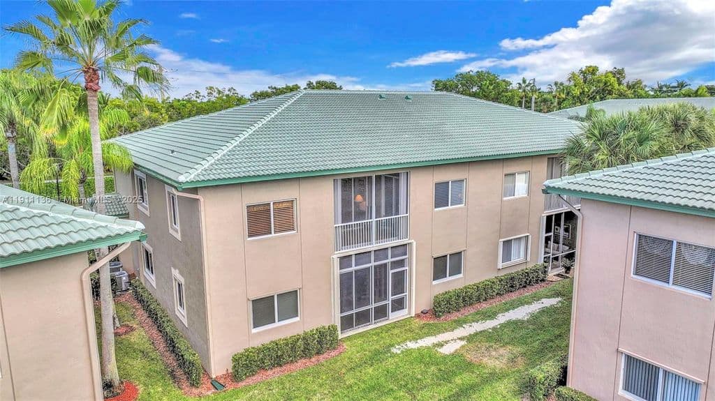 3+1 Condo — 7921 Exeter Blvd E #202