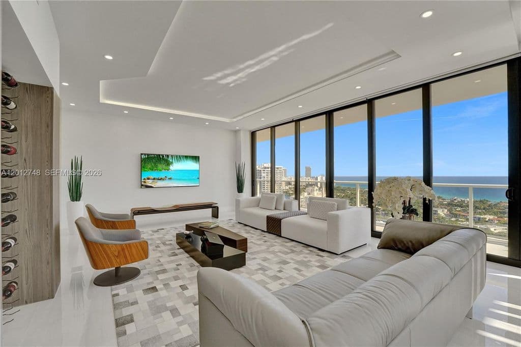 2+1 Condo — 20281 E Country Club Dr #Penthouse 14