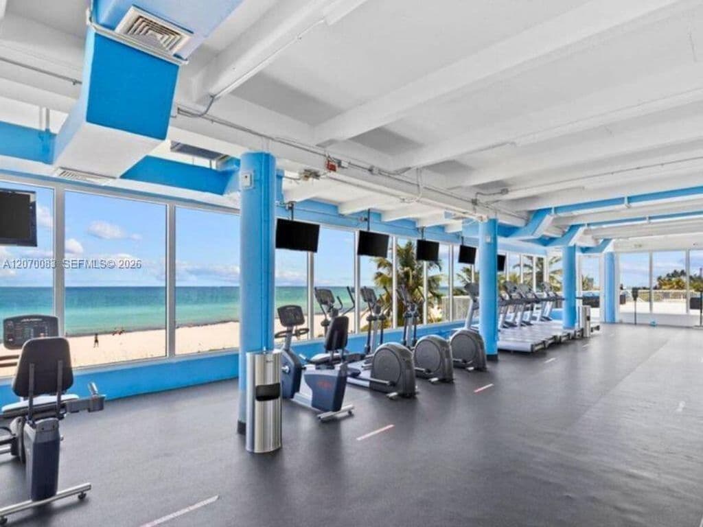 1+1 Mülk — 5401 Collins Ave APT 144