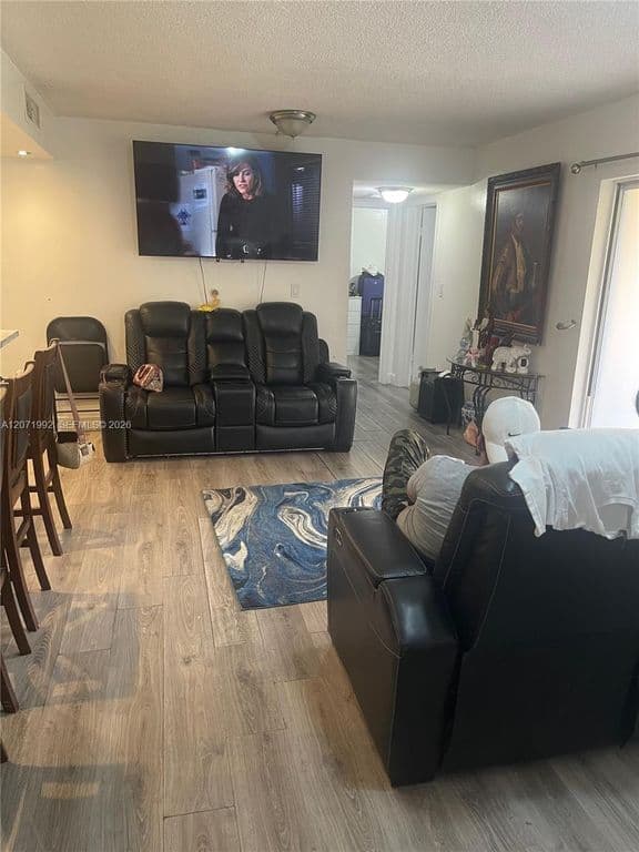 3-bedroom Condo — 636 NW 114th Ave APT 102