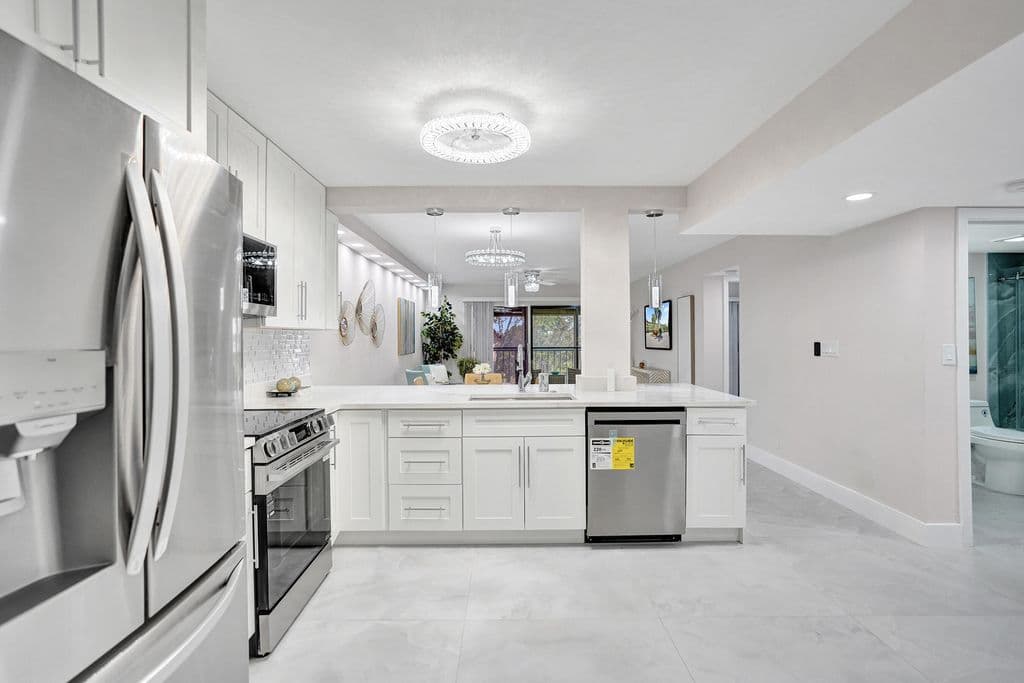 2-bedroom Condo — 7146 Huntington Lane #402