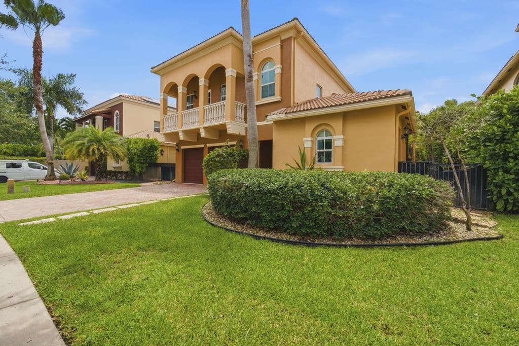 6-bedroom Single-Family Home — 9190 NUGENT Trail