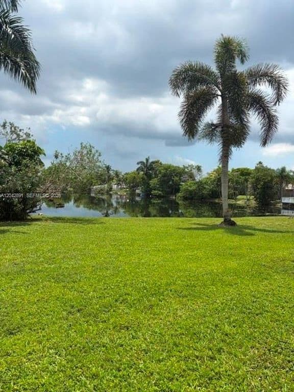 2-bedroom Condo — 2741 N Pine Island Rd APT 109