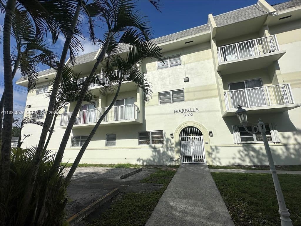1-bedroom Condo — 12890 NE 8th Ave APT 101