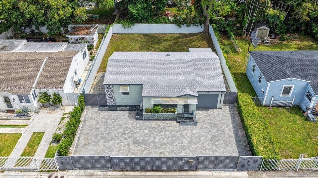 3+1 Müstakil ev — 1130 NW 57th St