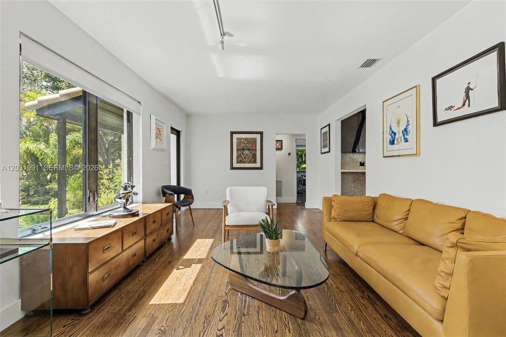 3+1 Müstakil ev — 10550 NE 3rd Ct