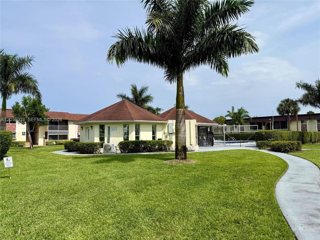 2-bedroom Condo — 22805 SW 66th Ave APT 208