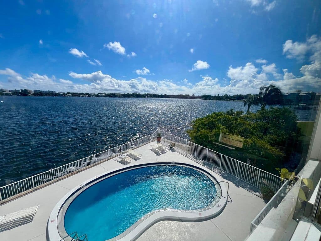1-bedroom Condo — 301 Croton Avenue #305