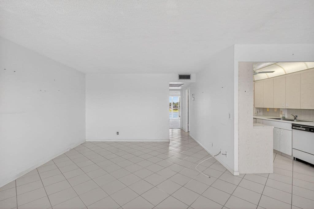 2-bedroom Condo — 4059 Guildford D
