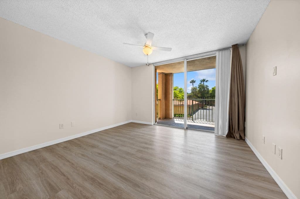 2+1 Condo — 117 Yacht Club Way #205