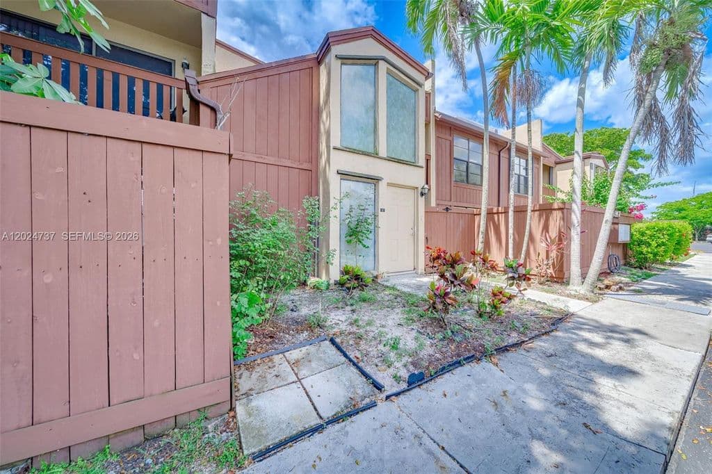 3+1 Mülk — 6547 SW 116th Pl APT C