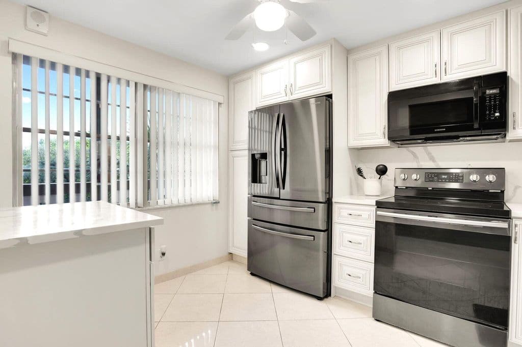 2+1 Condo — 4701 Martinique Drive #K3