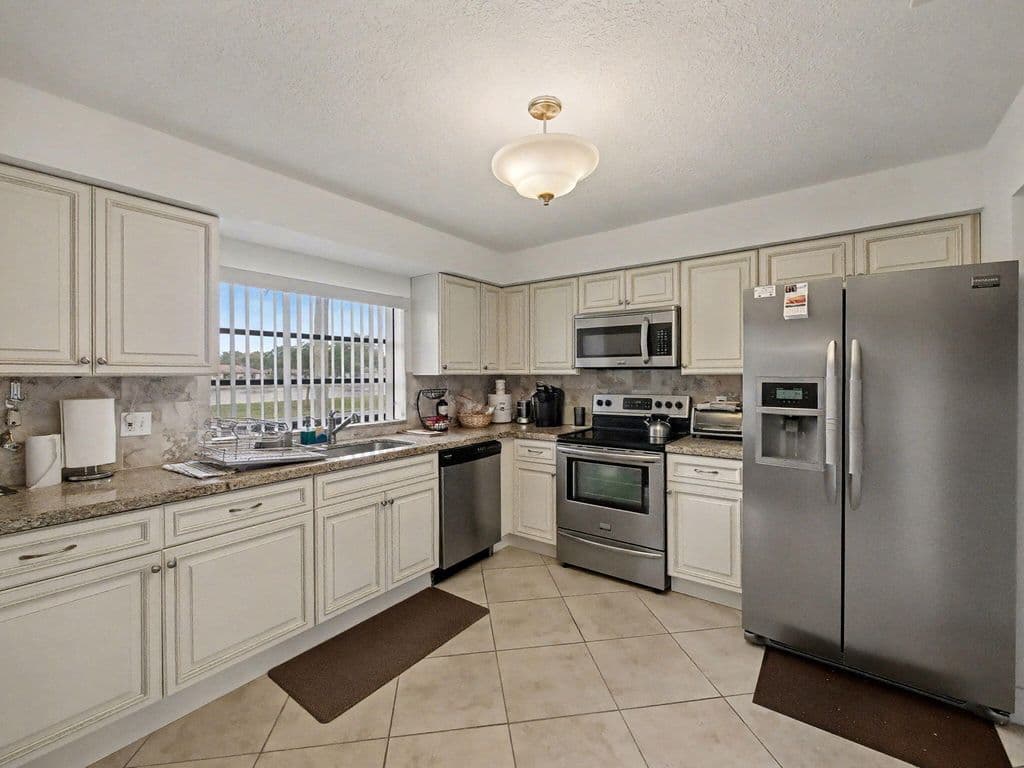 2-bedroom Condo — 4759 Storkwood Terrace #A