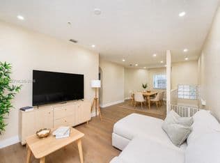 3-bedroom Townhouse — 5600 NW 114th Pl APT 209, Doral, 33178