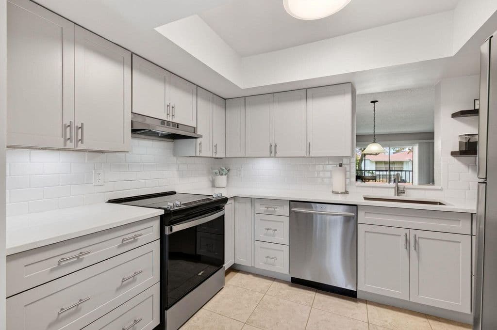 2-bedroom Condo — 6600 S Oriole Boulevard