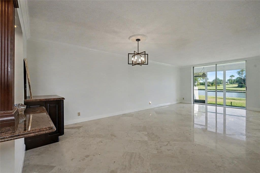 2-bedroom Condo — 9320 S Hollybrook Lake Drive #103