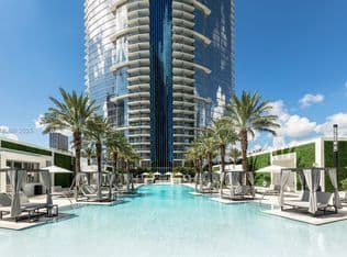 3-bedroom Condo — 851 NE 1st Ave #1811, Miami, 33132