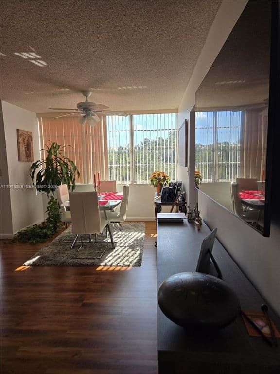 2-bedroom Condo — 1400 Saint Charles Pl APT 612