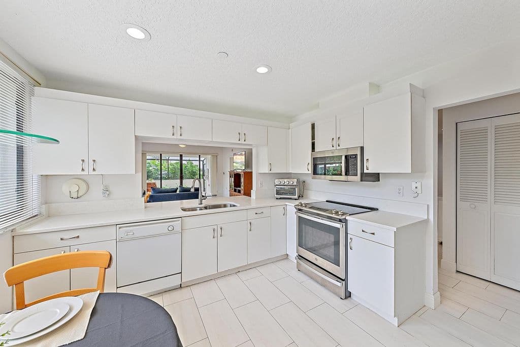 2+1 Condo — 811 Oak Harbour Drive