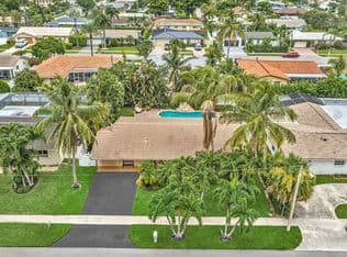 4-bedroom Single-Family Home — 11 FOREST HILLS Lane, Boca Raton, 33431