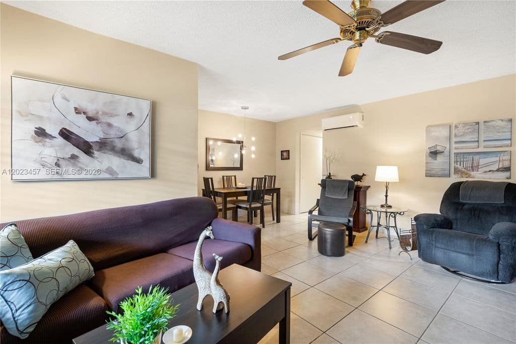 1+1 Condo — 160 NE 8th Ave APT 21A