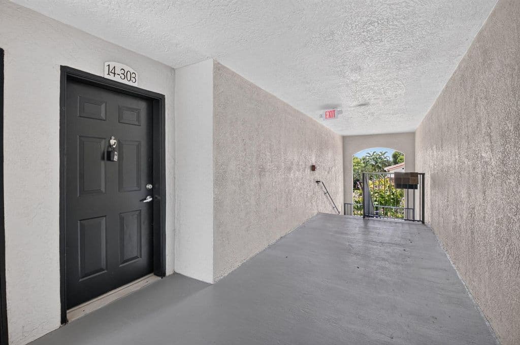 2-bedroom Condo — 15135 Michelangelo Boulevard #303