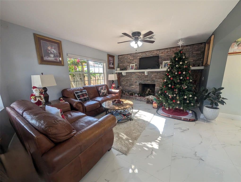 4+1 Müstakil ev — 1313 NW 58th Avenue