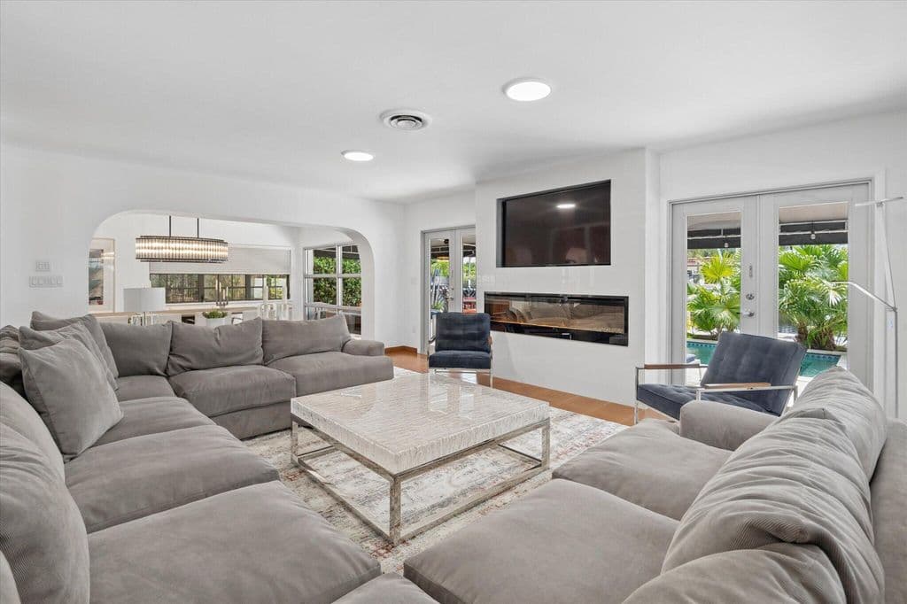 3-bedroom Single-Family Home — 325 Coconut Isle Drive