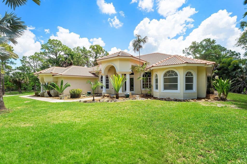 4-bedroom Single-Family Home — 4956 200th Trail N