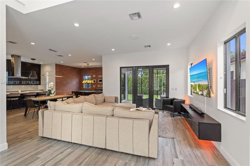 4-bedroom Single-Family Home — 14550 SW 32nd St