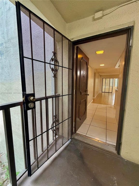 2-bedroom Condo — 2320 S Cypress Bend Dr APT 206