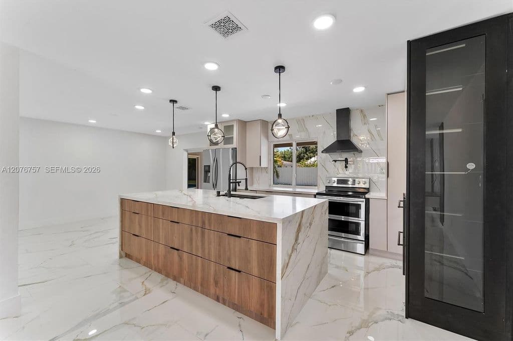 4+1 Müstakil ev — 7220 NW 10th Pl
