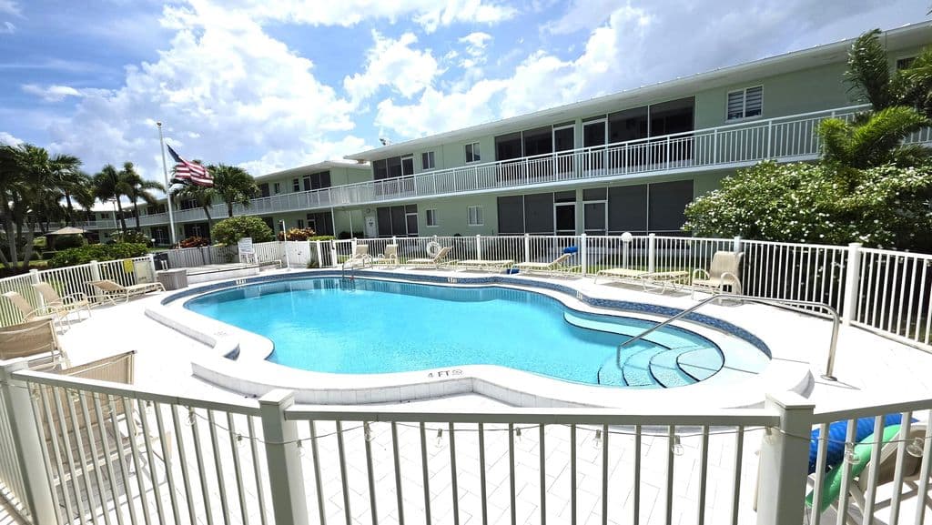 2-bedroom Condo — 2100 NE 38th Street #219