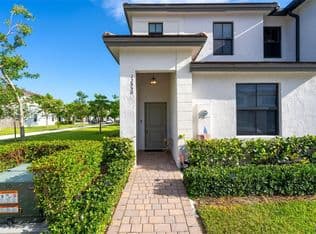 3-bedroom Townhouse — 12950 SW 232nd Ln, Homestead, 33032