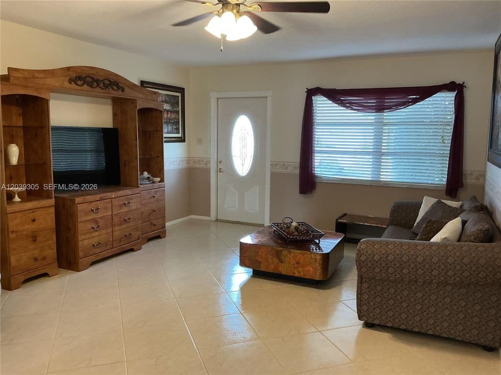 2+1 Müstakil ev — 8604 NW 59th Pl