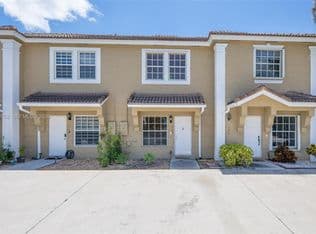 2-bedroom Townhouse — 728 SW 122nd Ave, Hollywood, 33025