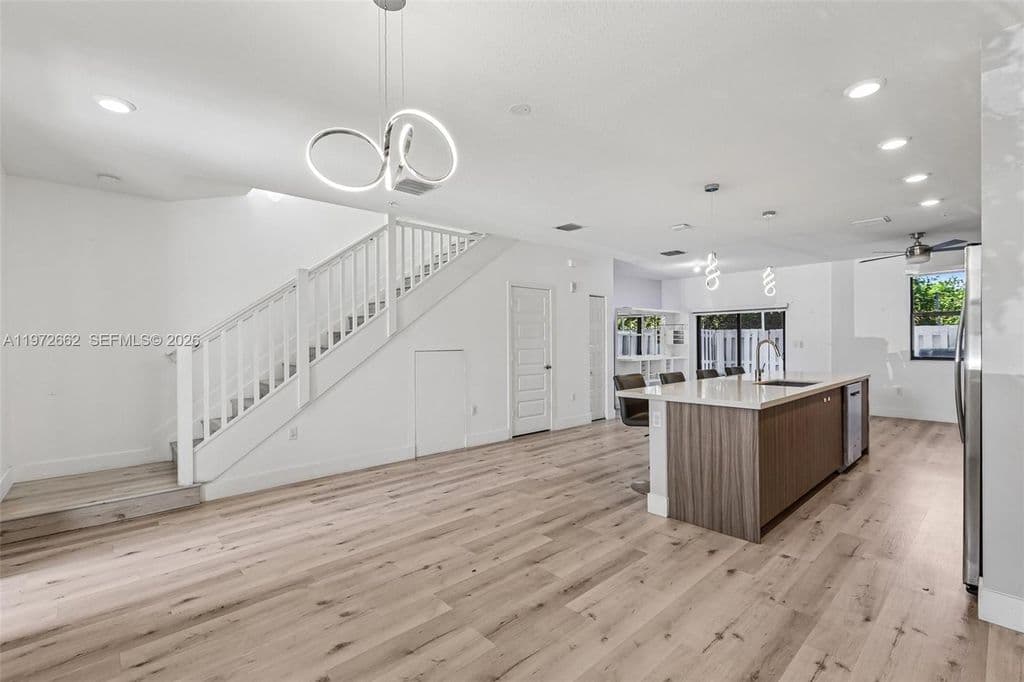 3-bedroom Property — 10455 NW 82nd St Unit 4