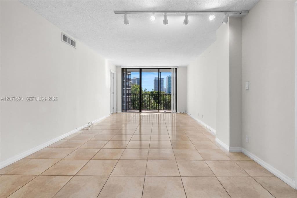 2+1 Condo — 3401 N Country Club Dr APT 519